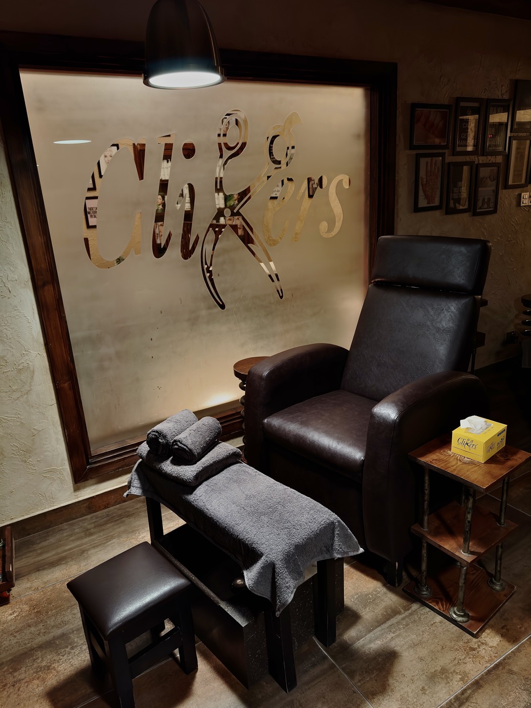 A styling chair at the Zamzama branch